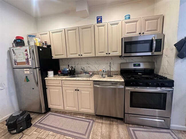 Photo - 8 Lafayette St