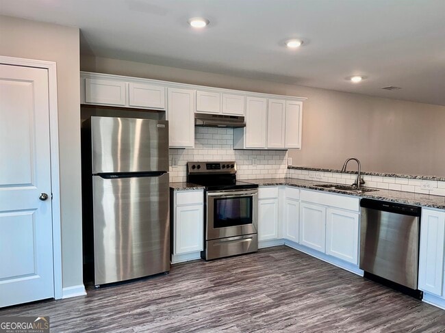 Photo - 306 Ashigan St