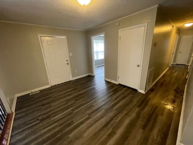 Photo - 1306 Northwoods Dr