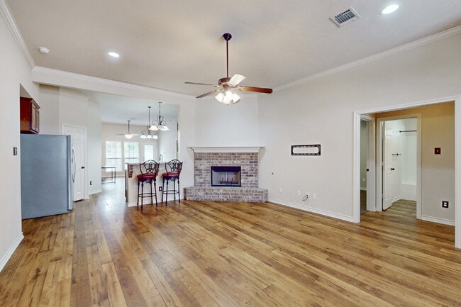 5 Bedroom, 3 Bathroom, with easy access to shopping and schools