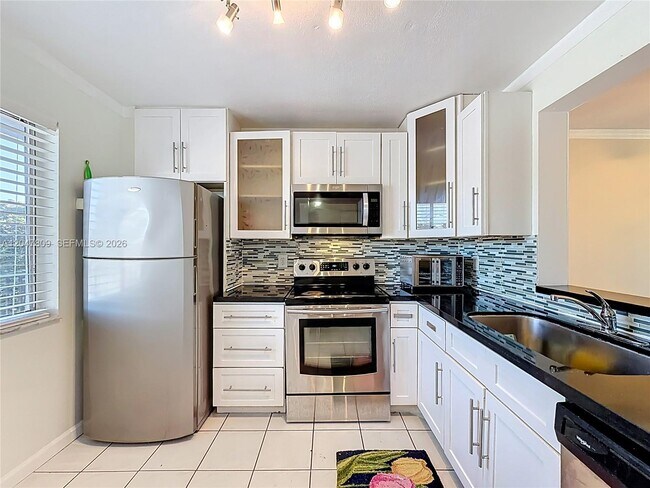 Photo - 8740 N Sherman Cir Unit 206
