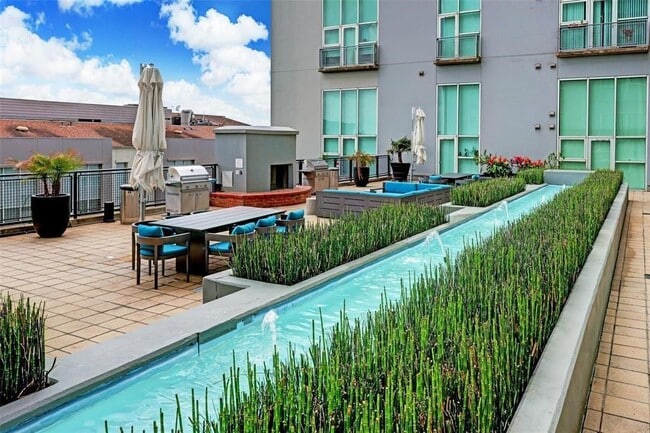 Building Photo - 2000 Bagby St Unit 3441