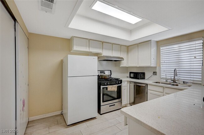 Building Photo - 5923 Laredo St