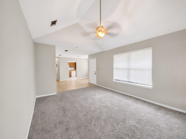 Photo - 1825 Hunters Path