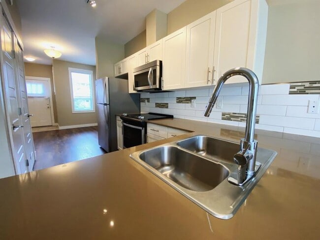 Building Photo - 2 bedroom in Kitimat BC V8C 2N9