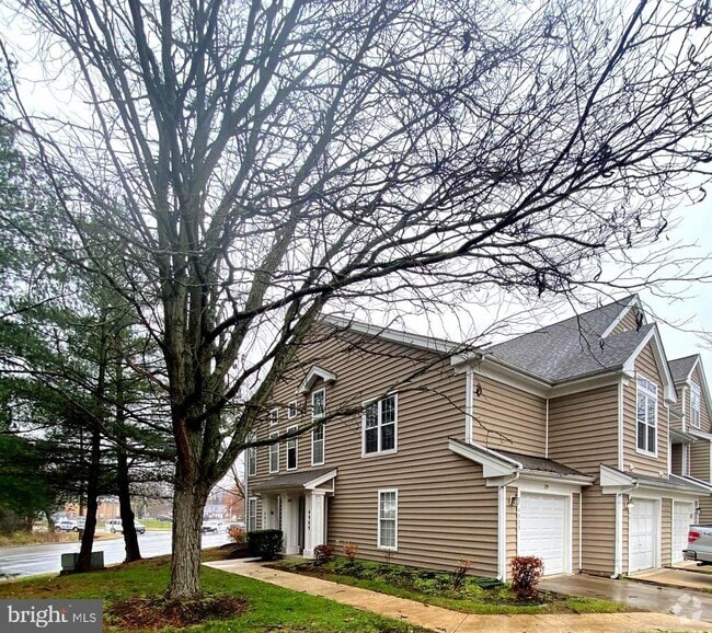 Building Photo - 4911 King Patrick Wy Rental