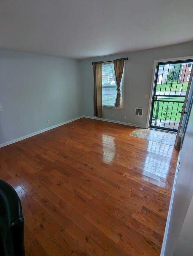 Building Photo - 3213 Lagrange Dr Rental