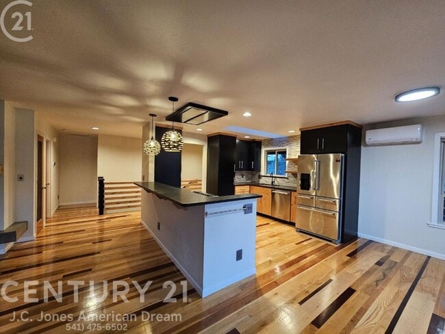 Photo - Prime Southern Oregon Location for the Outdoor Enthusiast
