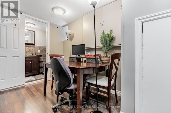 Photo - 229 Winona Dr Unité Lower