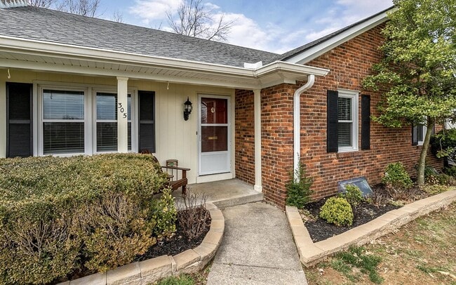 Photo - 305 Lakeshore Dr
