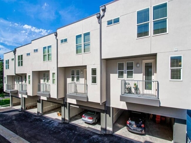 Aero Luxury Townhomes