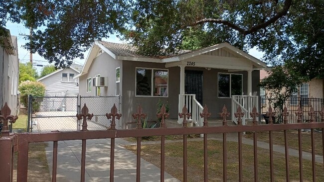 Front - 2245 Meadowvale Ave Casa