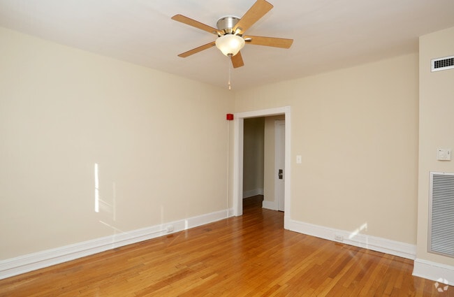Photo - 3032 Rodman Street