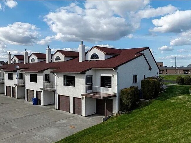 Photo - Move-In Special: $1000 off first month's r...
