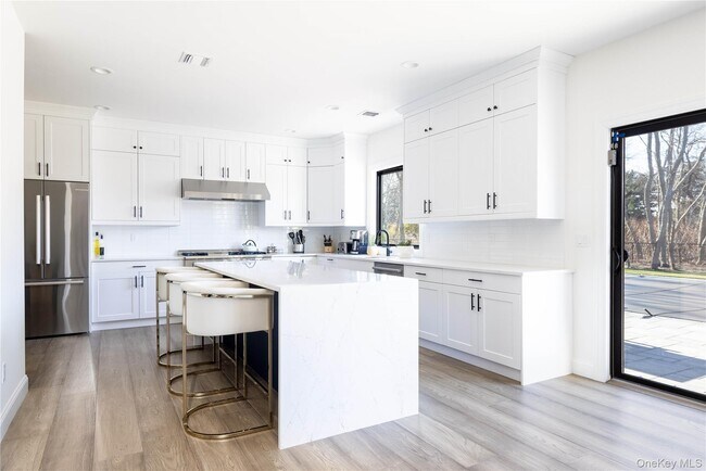 242 Maple Ln