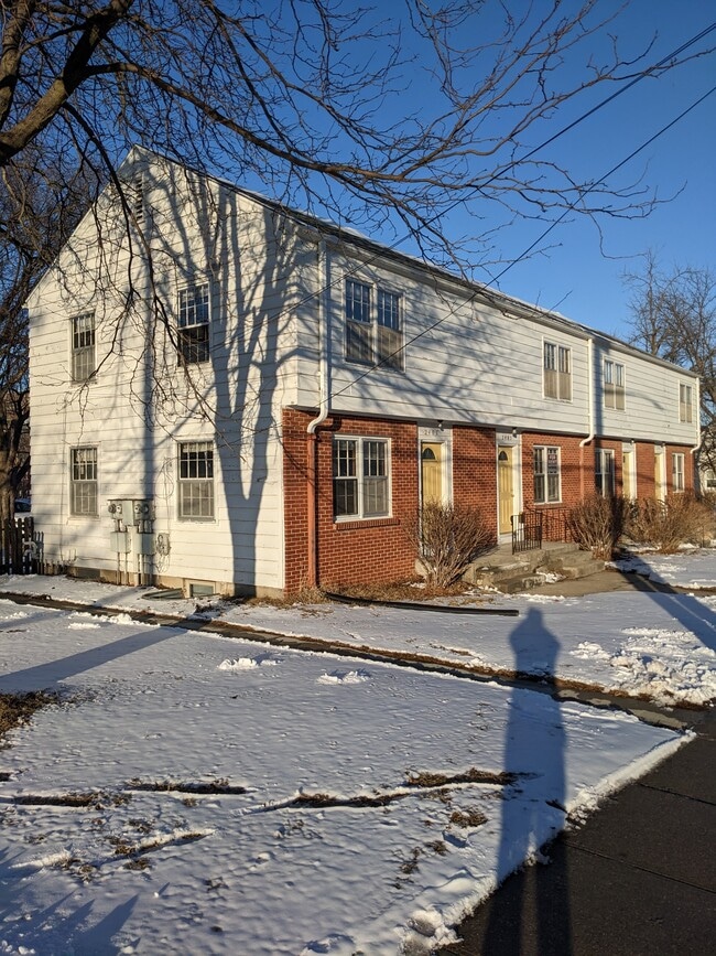 2401 Knapp St