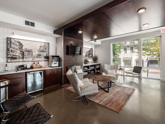 Photo - 303 Front St