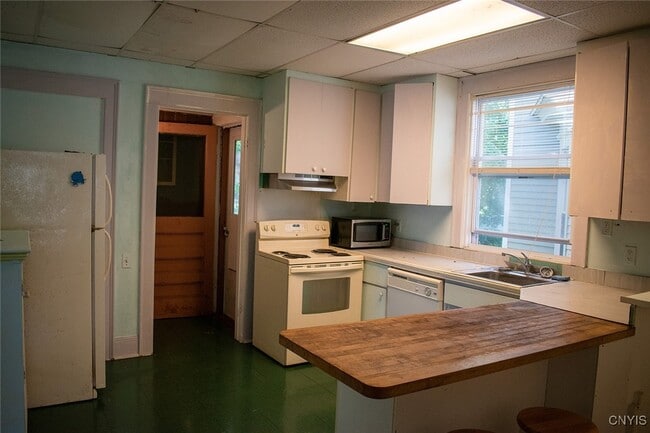 Building Photo - 951 Lancaster Ave Rental
