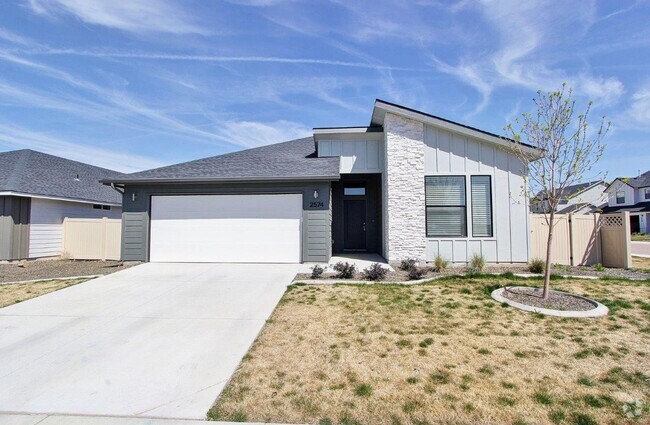 Building Photo - Immaculate Single-Level Home