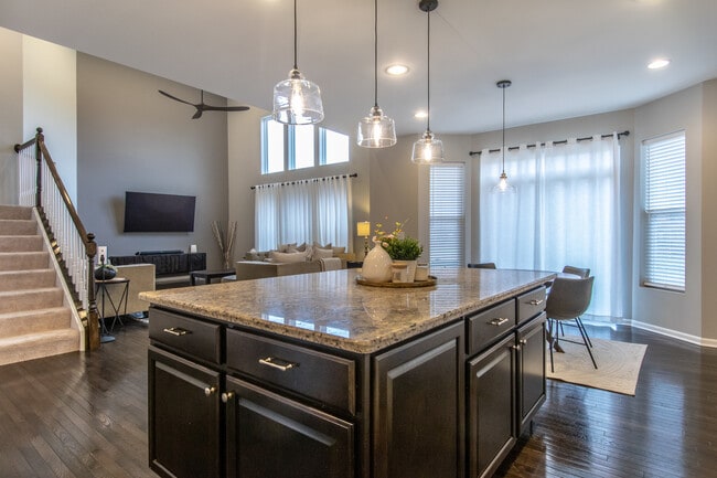 Photo - 367 Bloomfield Cir E