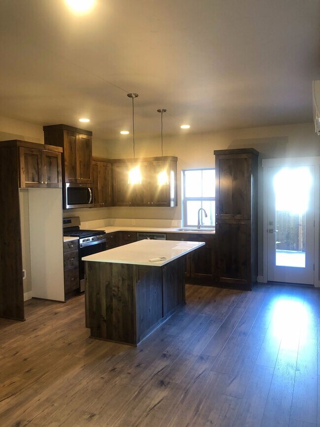 Photo - 20136 Reed Ln