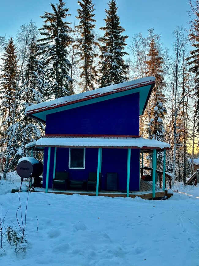 Building Photo - Cute cabin in the woods for rent Rental