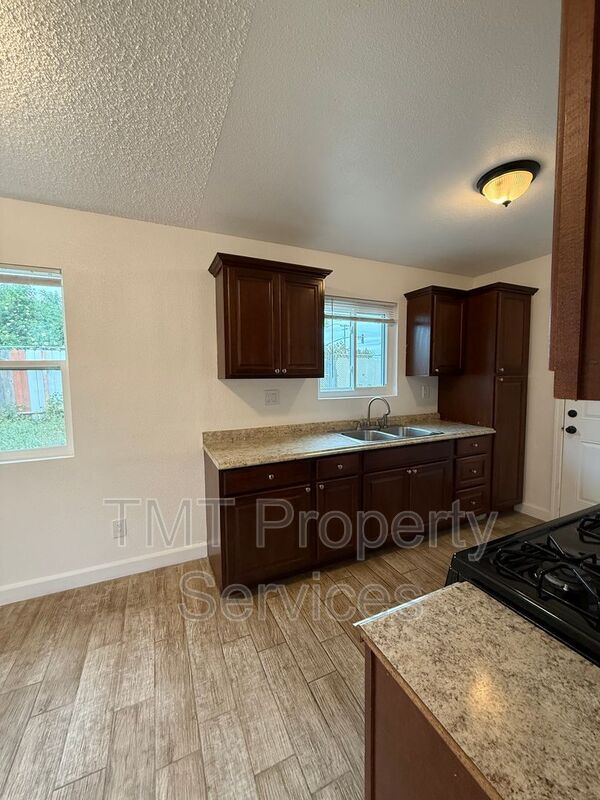 Photo - 803 W Harding Ave