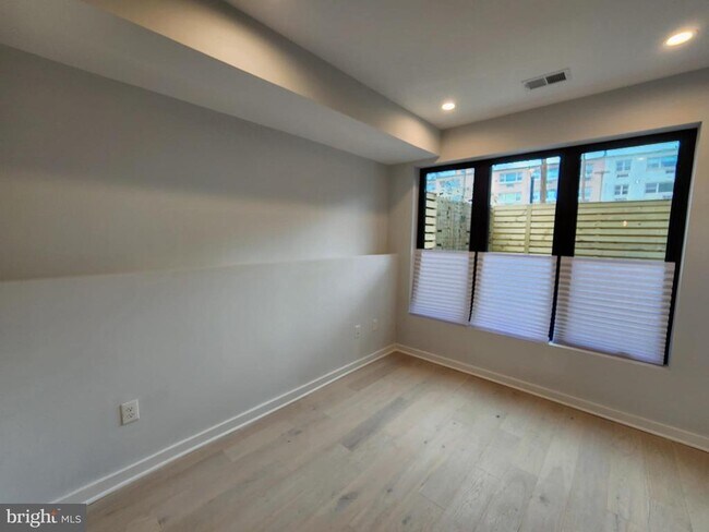 Photo - 531 Kennedy St NW Unit 4