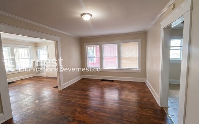 Photo - 1119 Graymont Ave W