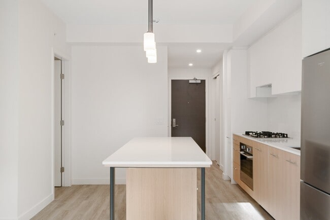 Photo - 730-502 2 Ave SW