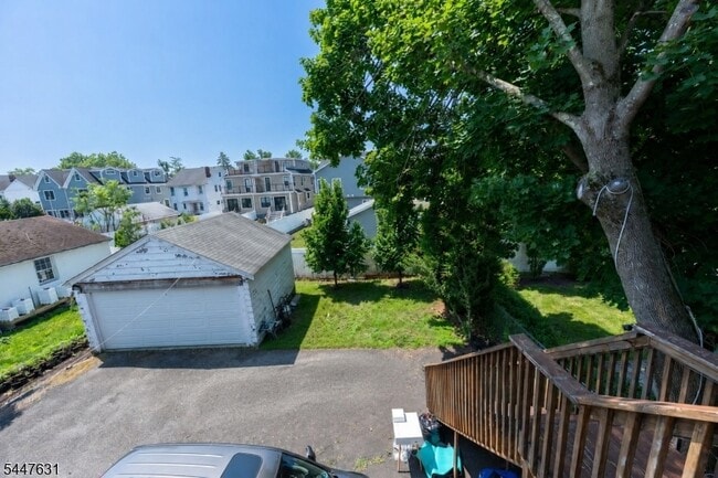 22 Meeker Pl