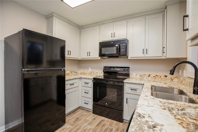 Photo - 221 E Adobe St