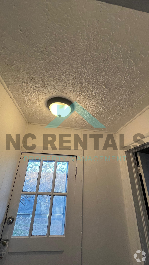 Building Photo - Charming 1/1 Unit in Winston-Salem - COMIN... Rental