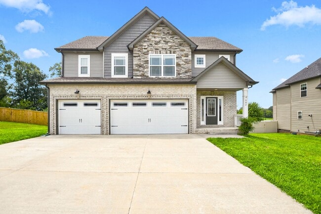 Building Photo - Pet Friendly Four Bedroom in Rossview!