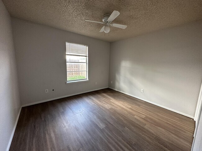 Photo - 2103 S Loop 289