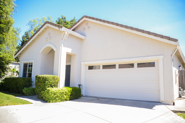 Building Photo - 3 bed 2 bath in Green Valley! Rental