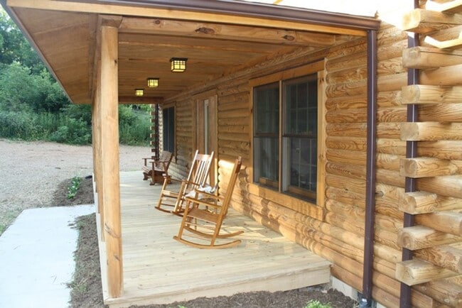 Building Photo - Available 6/1/26 - Student Housing 6 BR 3 BA Log Cabin Close to W&L
