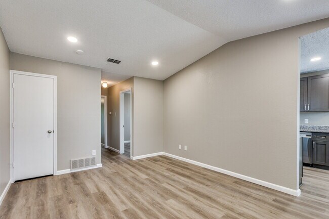 Updated & Conveniently Located 2 Bedroom Apartment in South Fort Worth
