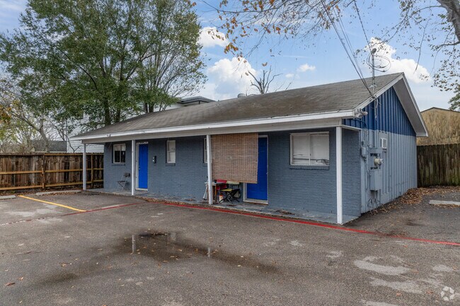 Photo - 1001-1007 Spooner St