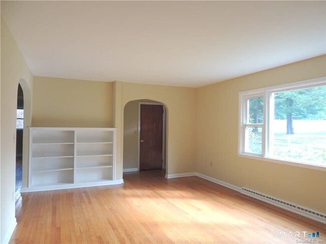 Photo - 87 Hotchkiss Grove Rd
