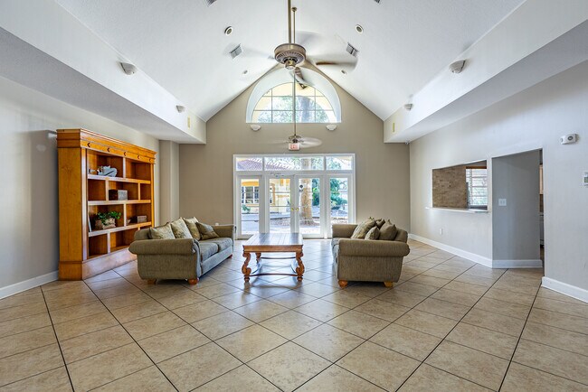 5604 Pinnacle Heights Cir Unidad 305