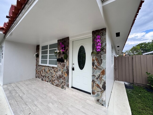 Building Photo - 1781 SW 13th St