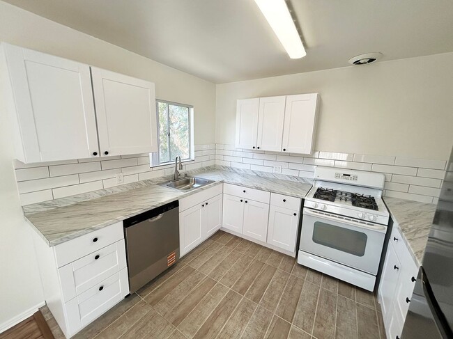 Photo - 10237 Commerce Ave