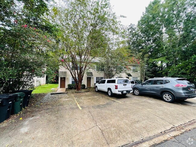 Building Photo - Spacious Townhome off Blairstone