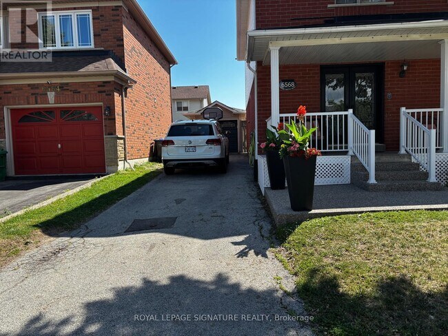 Photo - 6568 Aston Martin Mews