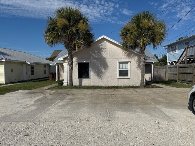 Building Photo - 6224 Sunset Ave