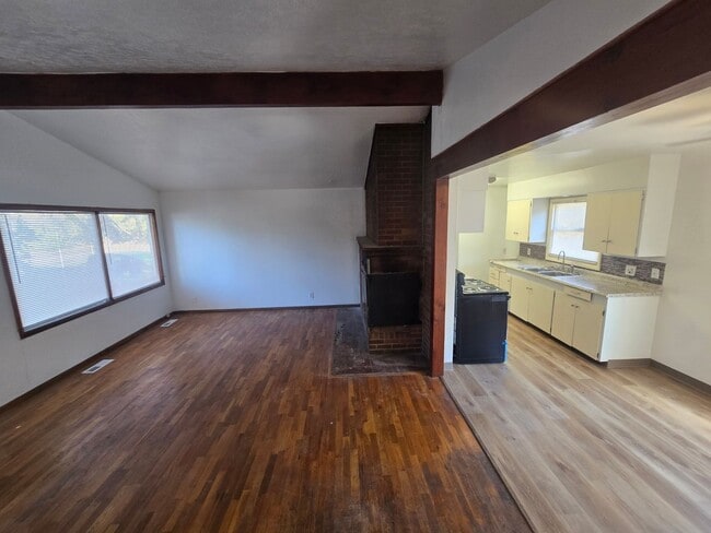 Photo - 080-471 Clay Triplex, Bend Unidad 080-471-A Clay