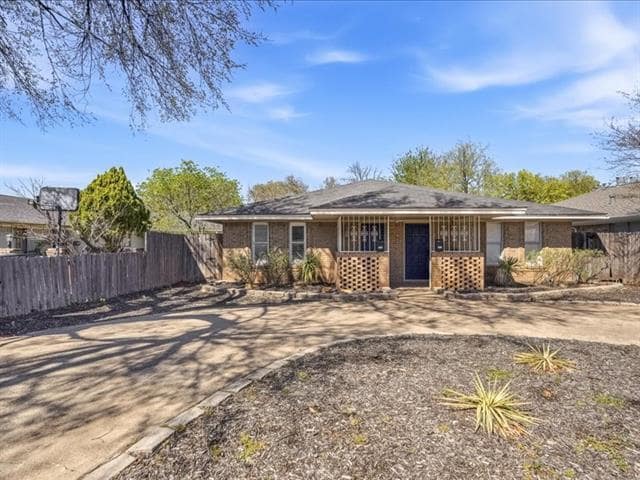 Building Photo - 2531 W Twelfth St