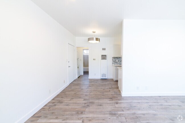 Building Photo - 319 Heliotrope Dr Unit 3 Rental