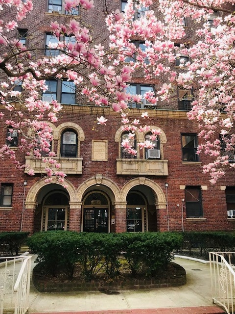 Building Photo - 62-98-98 Saunders St Rental